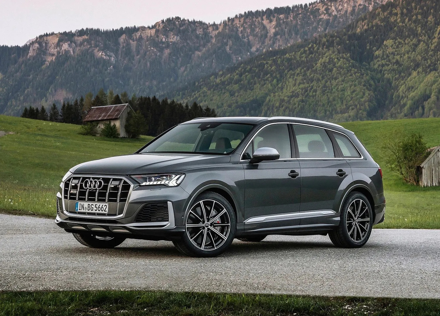 Audi Q7 tiếp tục giữ vững vị thế nặng ký trong phân khúc SUV 7 chỗ hạng sang