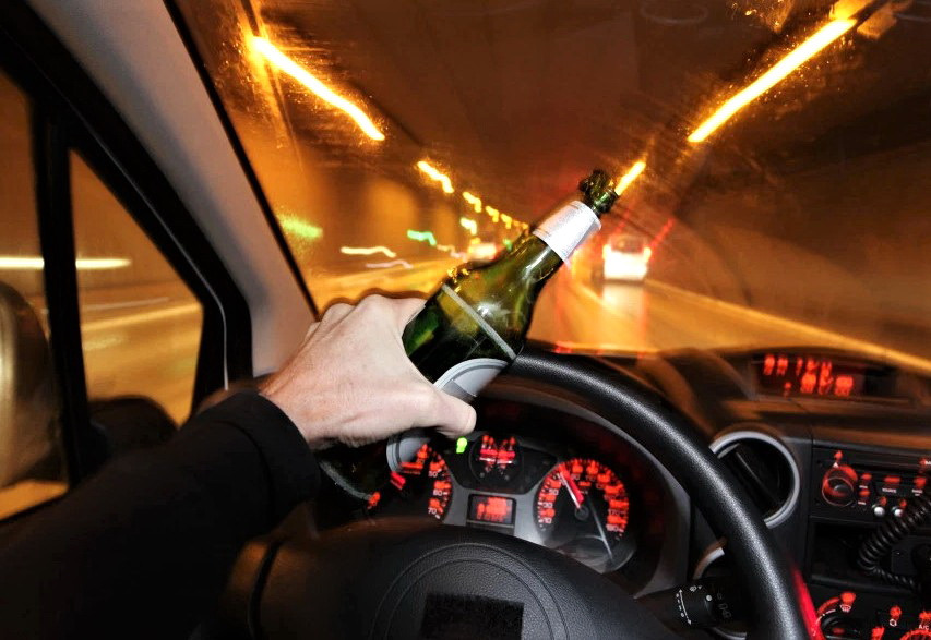 Không uống bia rượu khi lái xe để đảm bảo an toàn