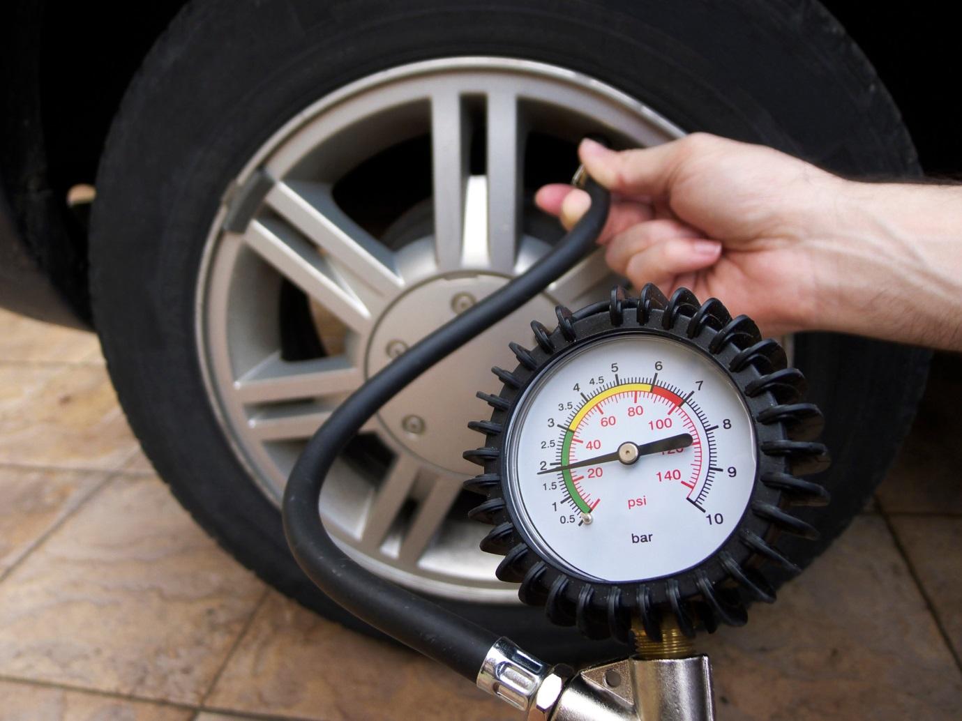 Kiểm tra tình trạng lốp xe thường xuyên