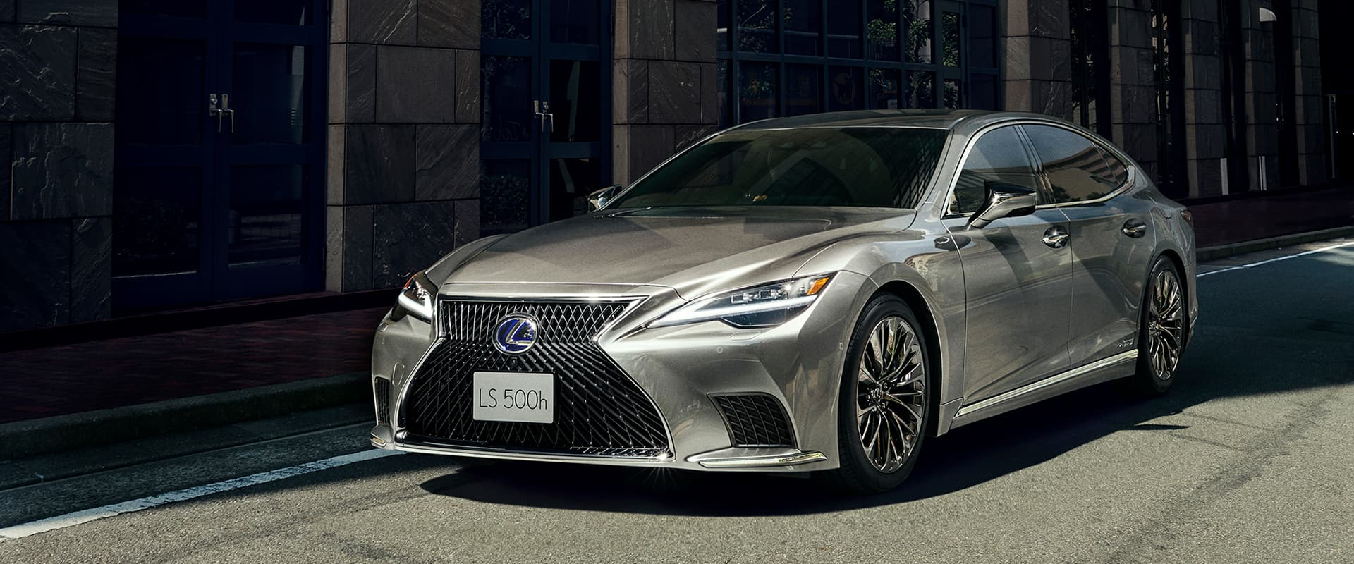 Lexus LS 500 mang đến một trải nghiệm lái xe mới lạ hơn