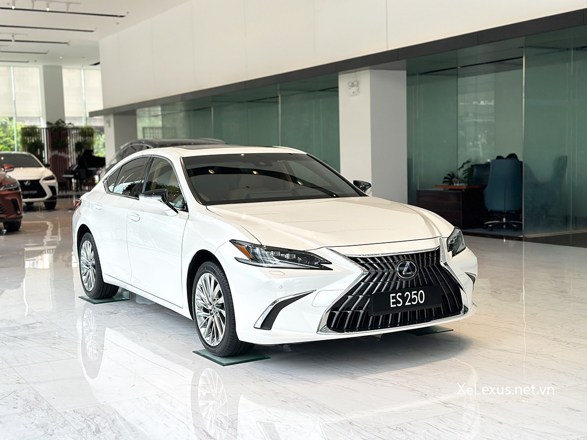 Lexus ES 250 màu trắng