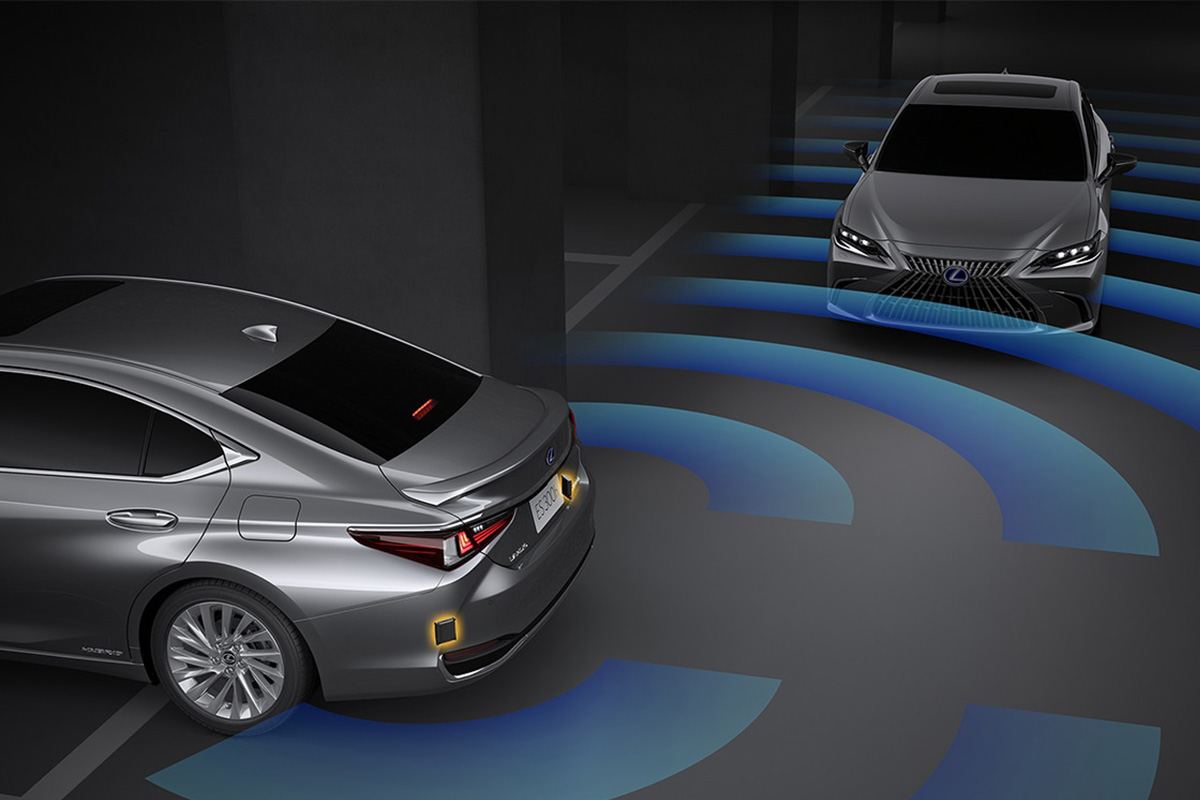 Hệ thống phanh hỗ trợ đỗ xe trên xe Lexus ES