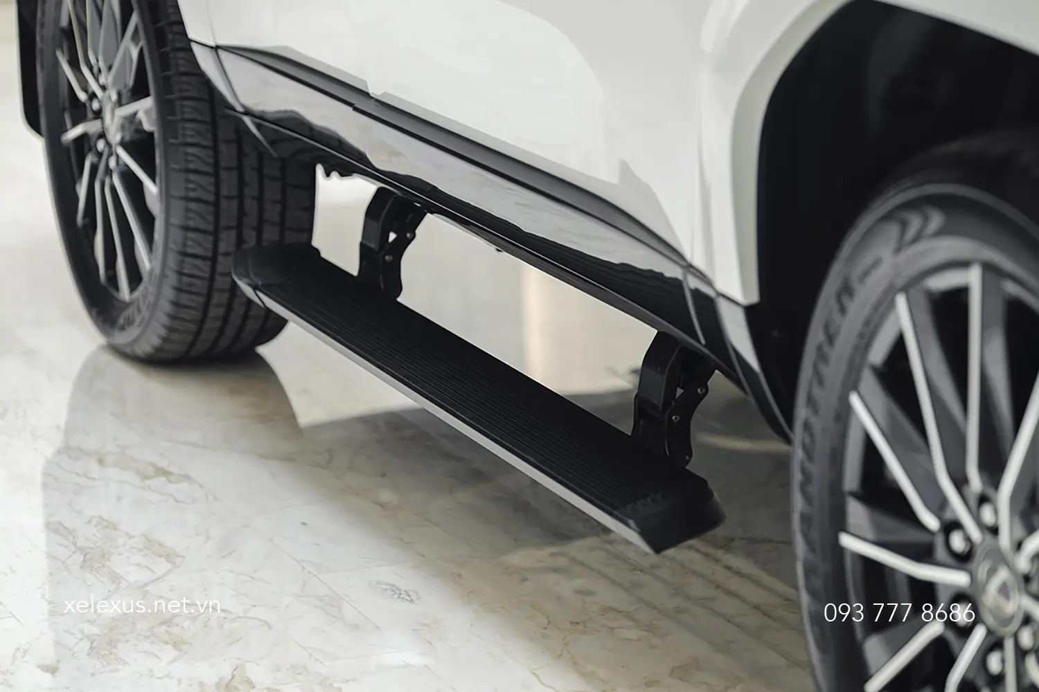 Bậc lên xuống điện xe Lexus GX550