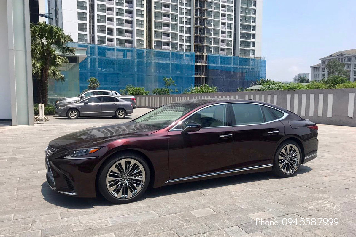 Lexus LS 500h màu Đỏ