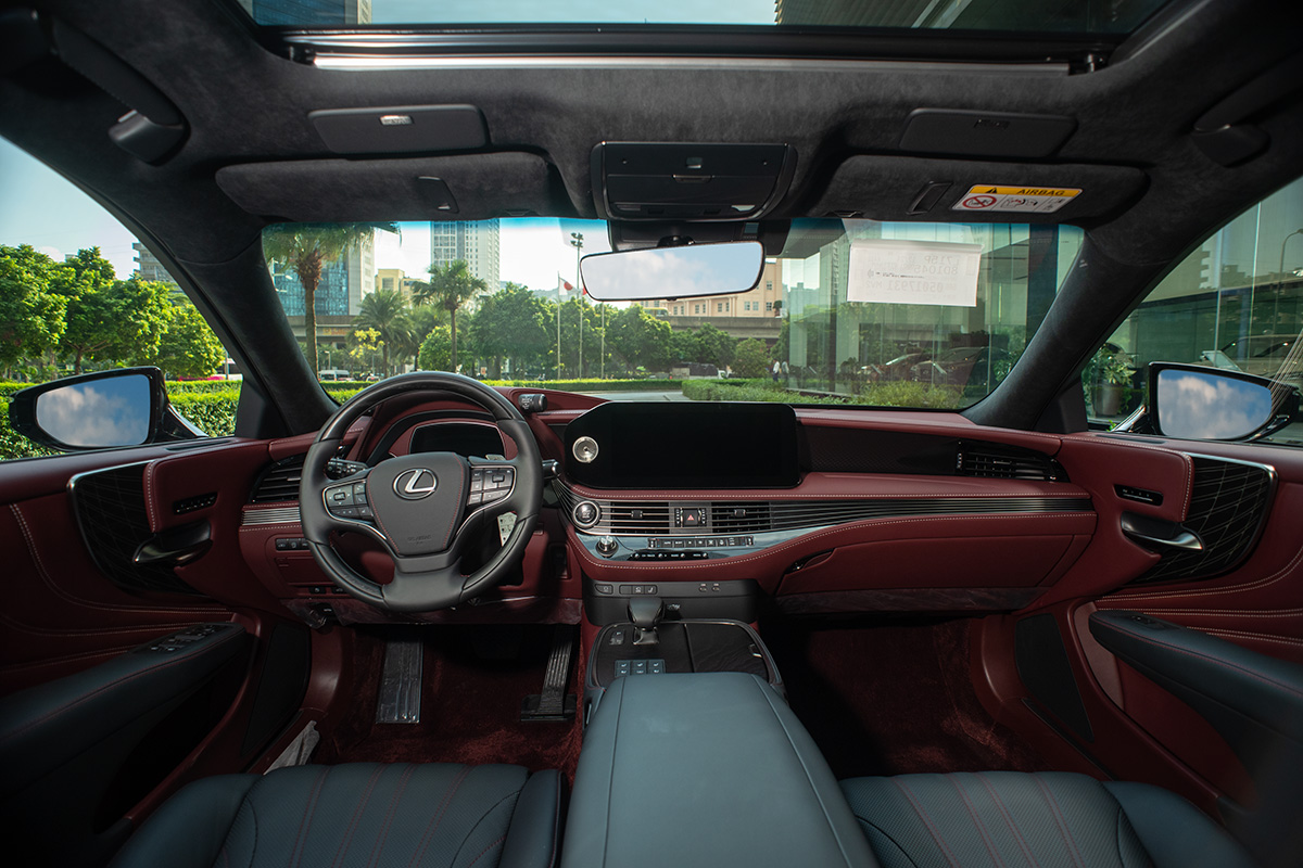 Khoang nội thất đẳng cấp của xe Lexus LS 500