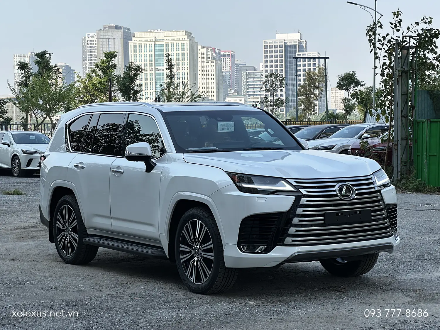 Lexus LX600 Urban 7 chỗ màu Trắng - Ảnh 2