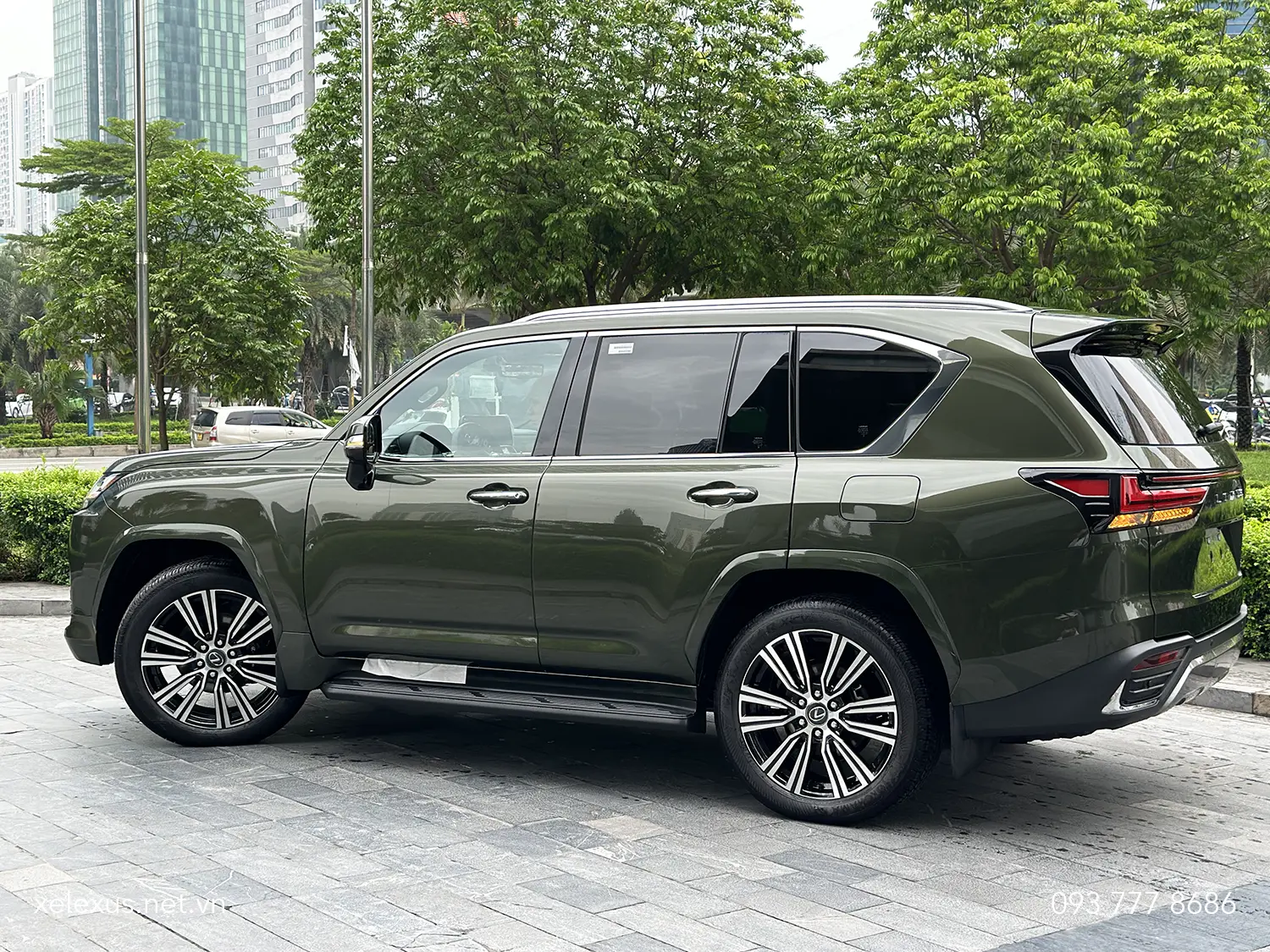 Lexus LX600 Urban màu Xanh – Terrane Khaki (mã màu 6X4)