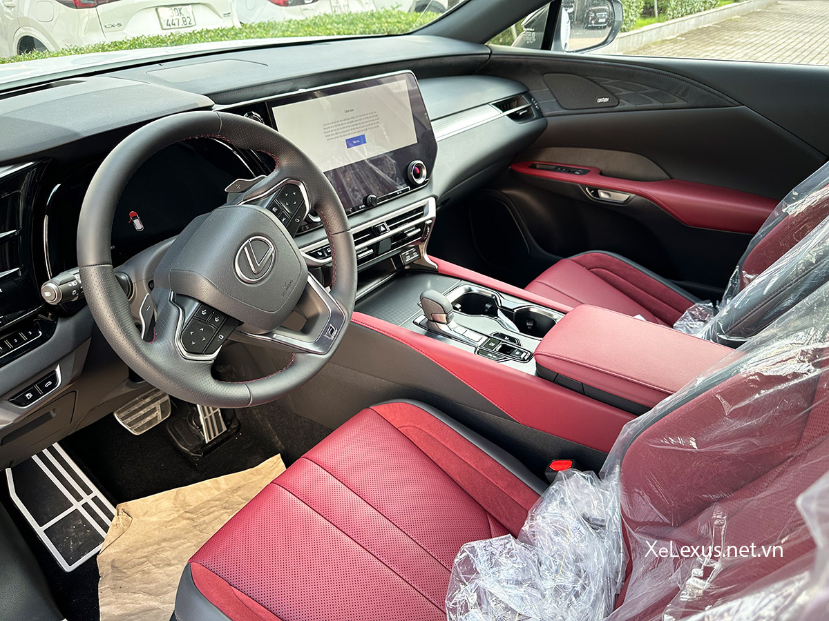 Nội thất xe Lexus RX500h F Sport màu Đỏ