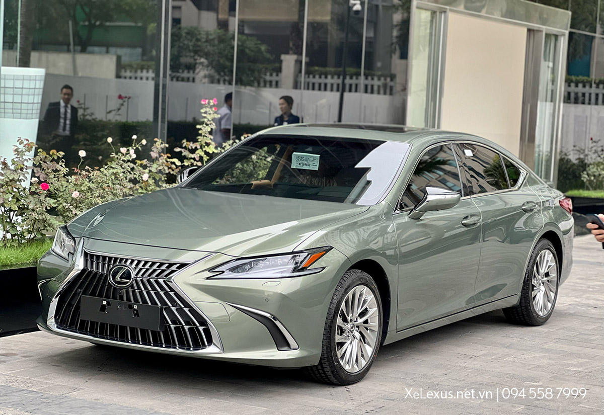 Xe Lexus ES300h động cơ Hybrid tại Việt Nam